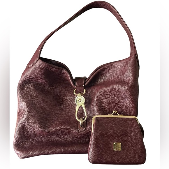 Dooney & Bourke Wine Pebble Grain Small Logo Lock Sac &...